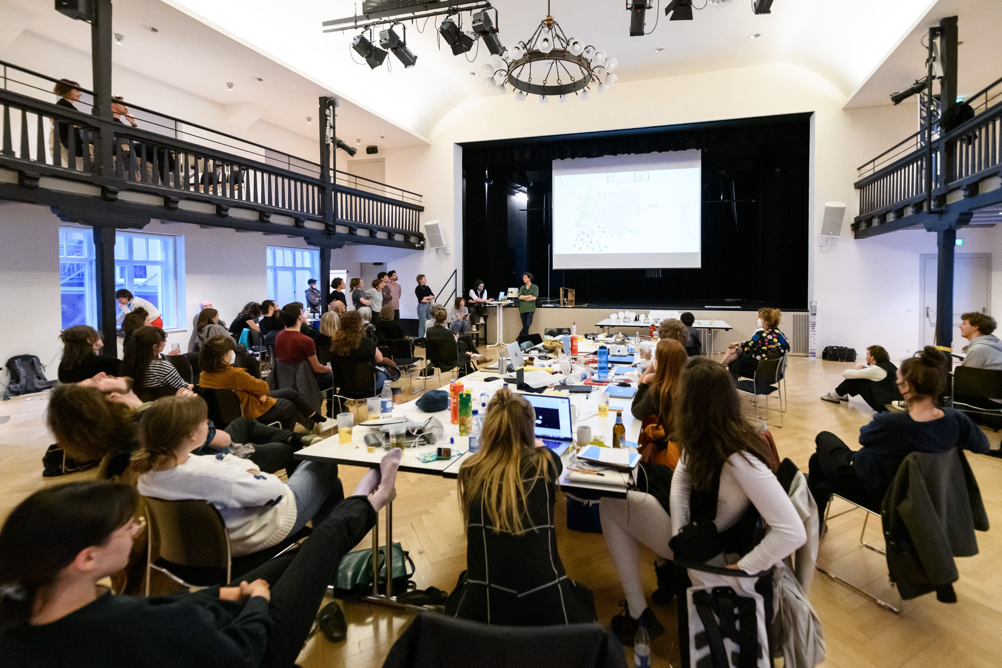 Die kreativen Köpfe erarbeiten das Konzept für das Sommerfestival. <span class="copyright">Eva Sutter | Matthias Rhomberg .</span>