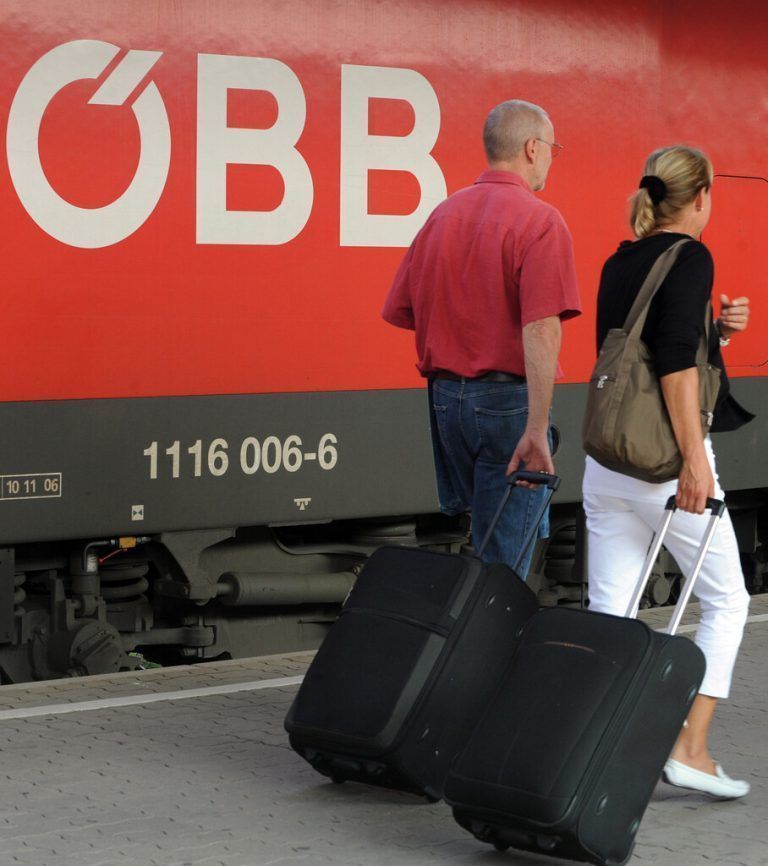 8900 Taschen, Koffer oder Rucksäcke blieben liegen.APA/Pfarrhofer