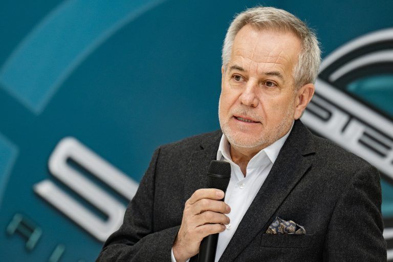 Promis und ihre Luxus-Domizile: Mit fragwürdigen Versprechungen zu Ferienwohnungen in Lech