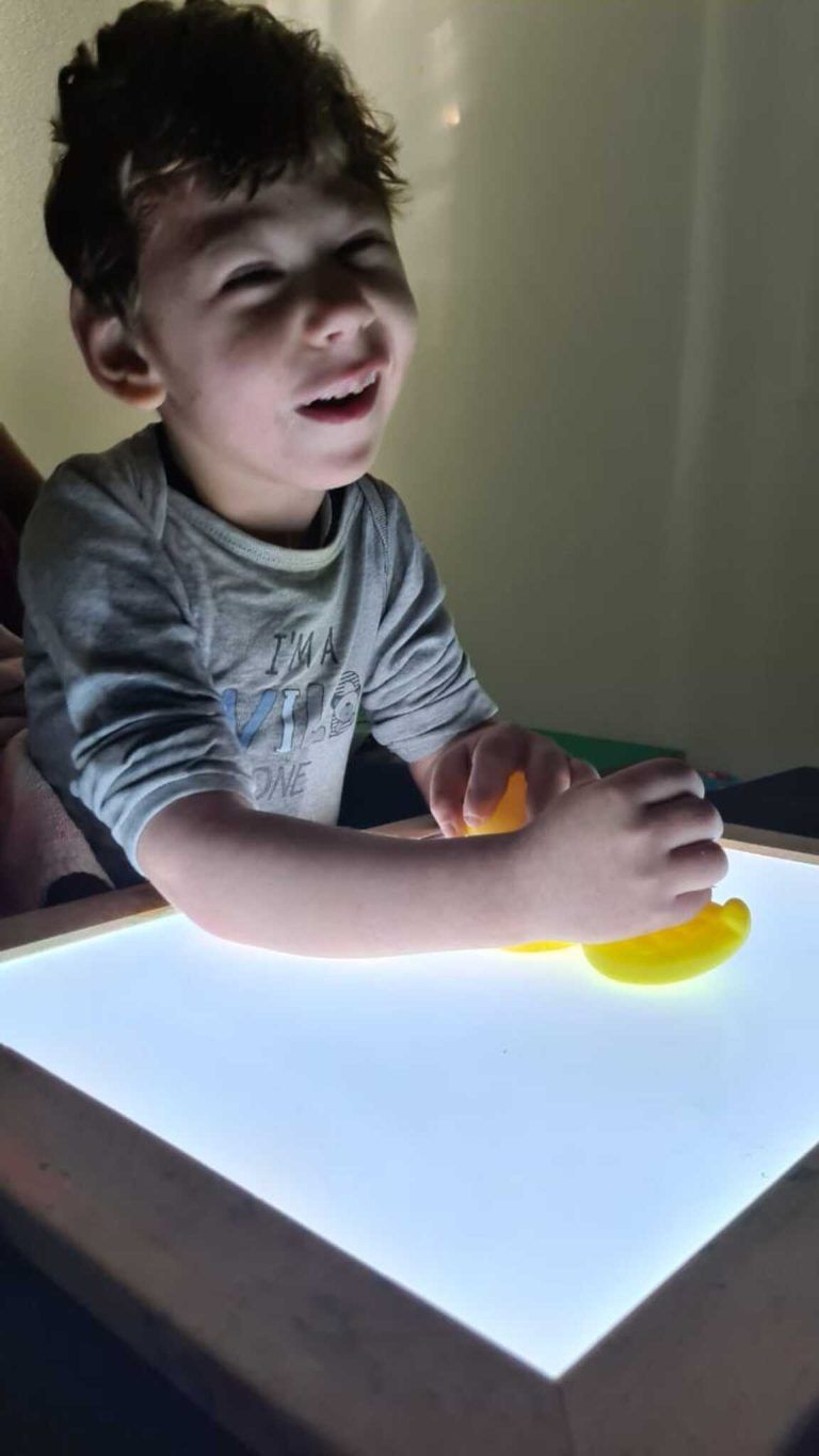 Vinzent Schatzmann bei der Ergotherapie.