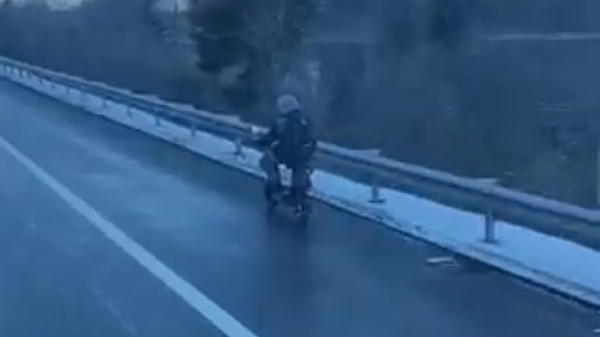 Mit dem E-Scooter auf der Autobahn