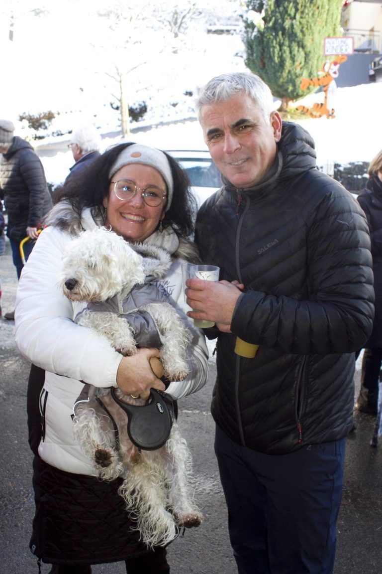 Mit Hund und Punsch: Benedicte und Markus Hämmerle.