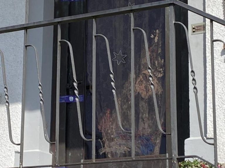 Vom Landeskriminalamt versiegelt: Der Tatort in Schwarzach.  <span class="copyright">vn/rauch</span>