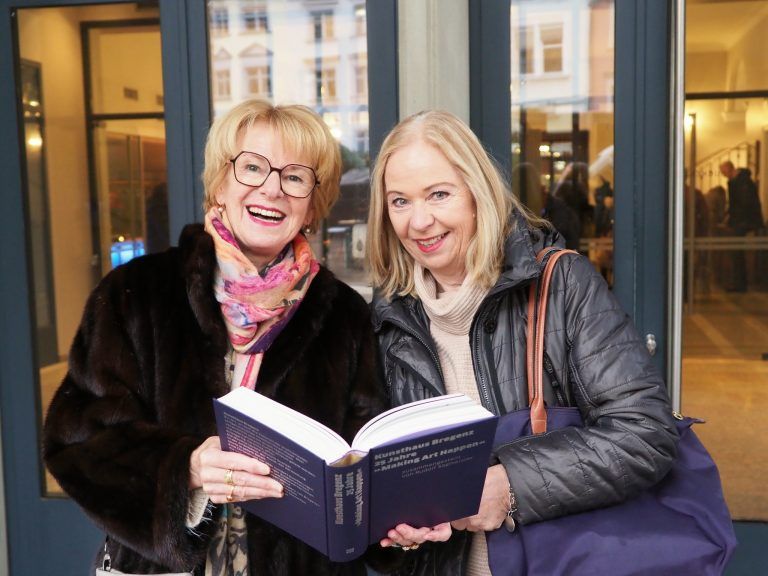 Margit Müller-Schwab (KUB Gründungsteam) mit Elisabeth Trapp.