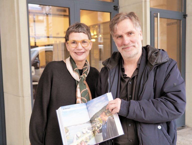 Kunsthistorikerin Karen van den Berg (Zeppelin Universität) und Kulturamtsleiter Winfried Nußbaummüller.