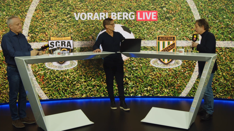 Altachs Vizepräsident Werner Gunz (l.) und der Vorstandsprecher der Austria Bernd Bösch (r.) im Vorarlberg-LIVE-Studio bei VN-Sportchef Christian Adam.