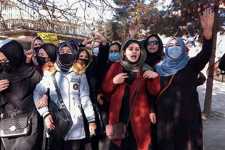 Afghaninnen protestieren in Kabul gegen das von den Taliban verhängte Verbot der Hochschulbildung für Frauen. AFP