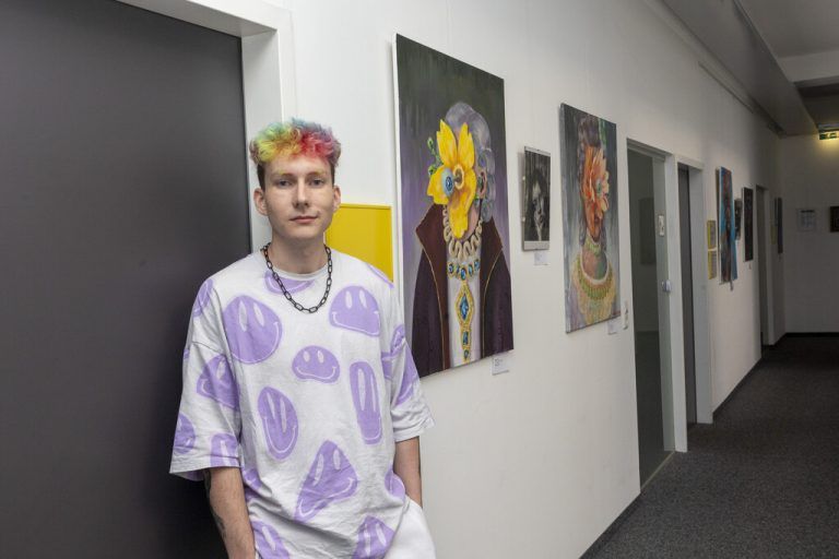 Als Gewinner des young.ART Award darf Manuel Summer mehrere seiner Bilder in der gallery-T-69 in Hohenems ausstellen. VN/Paulitsch (4)
