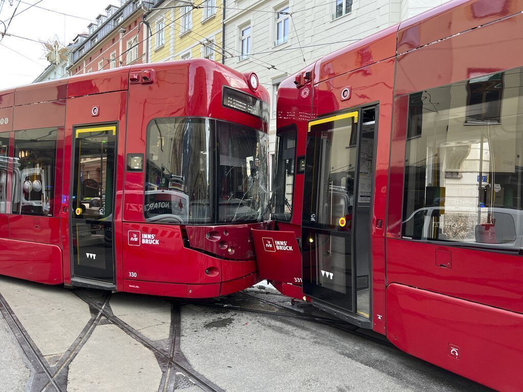 Straßenbahnen in Innsbruck kollidiert