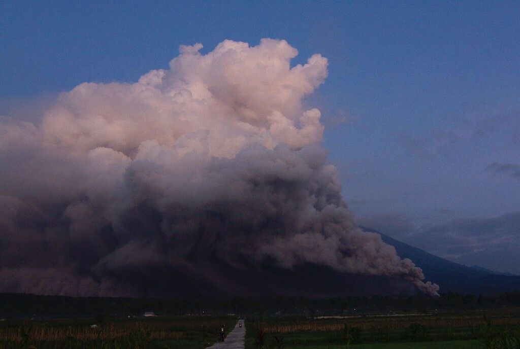 Höchste Warnstufe nach Ausbruch von indonesischem Vulkan Semeru