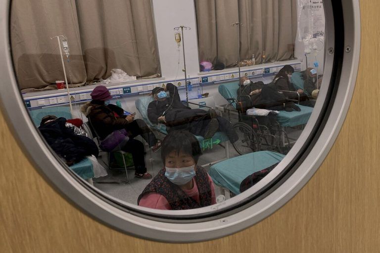 China wird von einer neuen Covidwelle überrollt. Als Folge fehlen Arzneimittel, Spitäler und Krematorien sind überfüllt. AFP