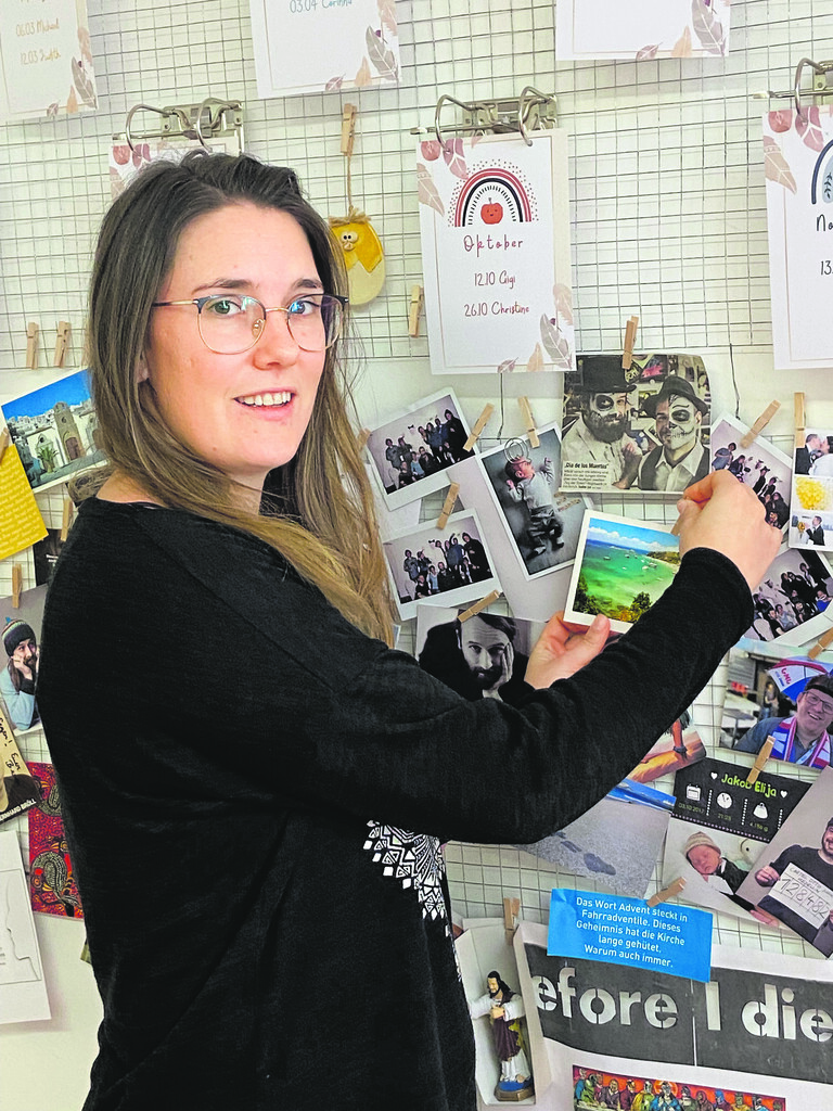 Corinna Peter arbeitet in der Kommunikation der Jungen Kirche Vorarlbergs: Für sie ist Liebe das größte Geheimnis: „Dass wir jemanden haben, der zu uns steht, egal, wie scheiße es uns geht.“