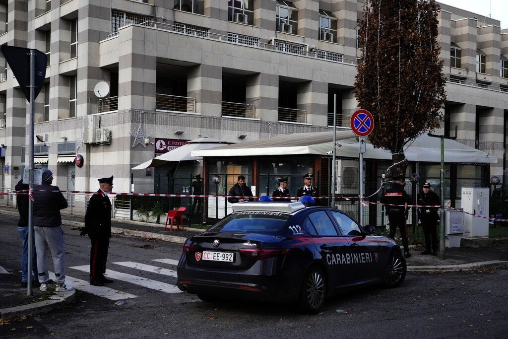 Mann erschießt drei Frauen in einem Café in Rom