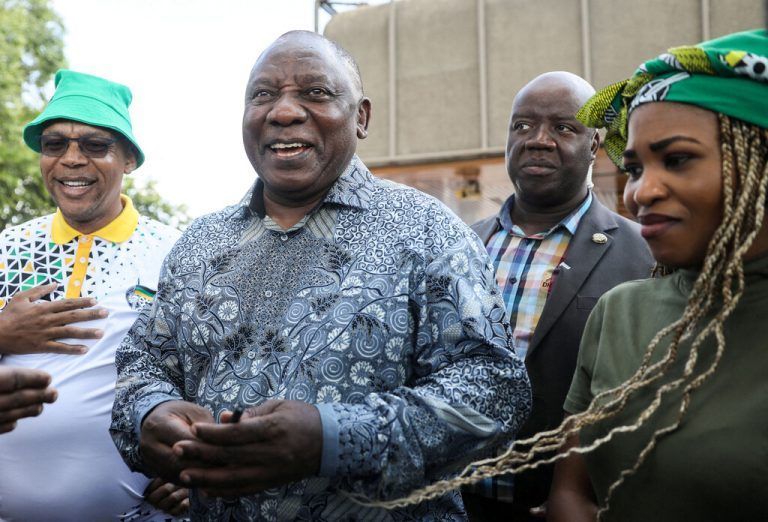 Dem südafrikanischen Präsidenten Cyril Ramaphosa droht ein Amtsenthebungsverfahren. Er soll Anti-Korruptionsregeln verletzt haben. Reuters