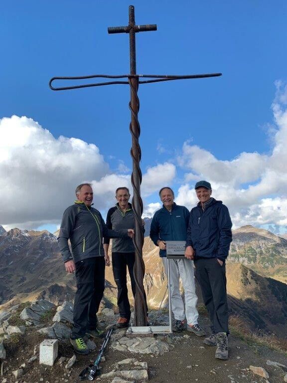 Die Höchster Senioren auf dem Gipfel des Kreuzjoch. SB Höchst