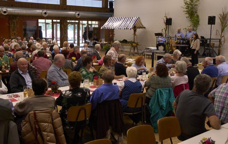 Die Höchster Senioren feierten in der Rheinauhalle Erntedank. SB Höchst