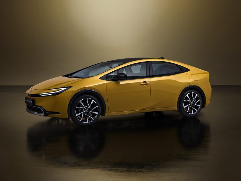 Die nächste Generation des Toyota Prius wird äußerlich dynamischer und wechselt technisch das Fach: Vom Voll- zum Plug In-Hybrid.