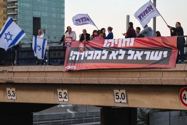 Die Regierungsbildung des designierten israelischen Premiers Benjamin Netanjahu geht weiter. Gegendemos in Tel Aviv dauern an. AFP