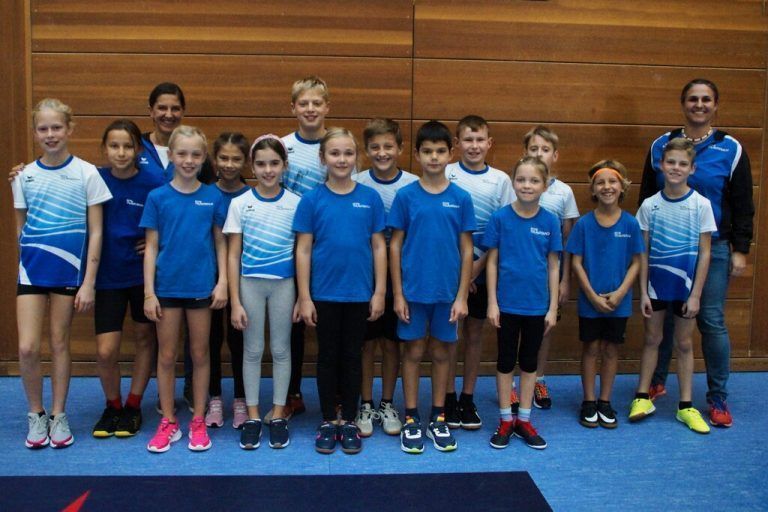 Die Teilnehmer U10 und U12 mit den Trainerinnen Barbara Obexer und Sonja Wild-Pöllmann. tsl