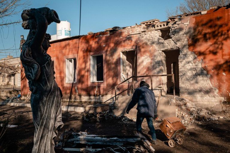 Die Entbindungsstation des Krankenhauses in Cherson wurde durch Kampfhandlungen von russischen Truppen schwer beschädigt.AFP