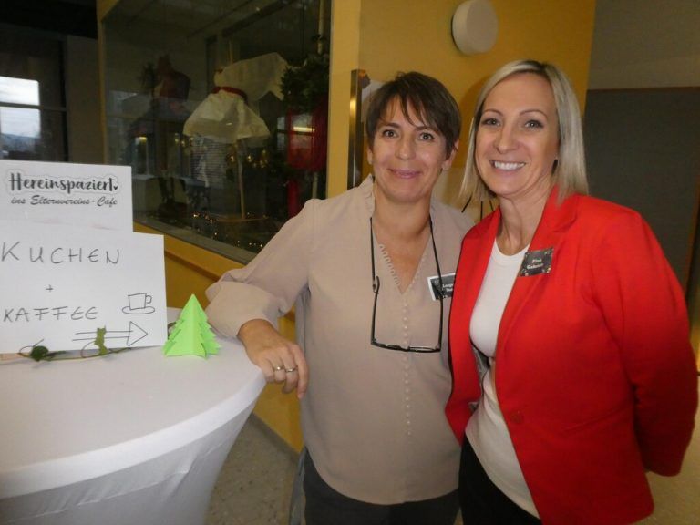 Direktorin Gabi Fink (r.) mit ihrer Assistentin Doris Langegg.