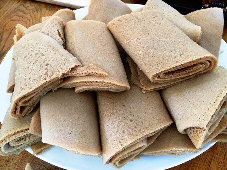 Ein Sauerteigfladen ist die Leibspeise in Äthiopien.