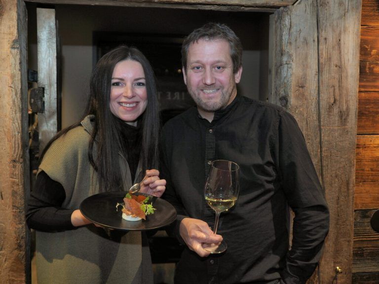 Feinschmeckerin Nadja Mader und Weinkenner Mathias Wolfram (Fa. Morandell).