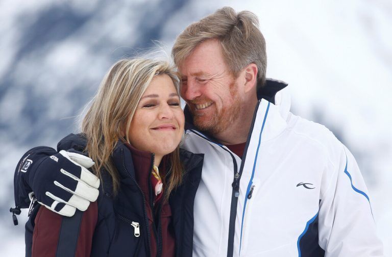 Für die niederländische Königsfamilie ist das Weihnachtsfest eine der seltenen Gelegenheiten, dass alle wieder beieinander sind. Wo genau König Willem-Alexander, Königin Máxima, Kronprinzessin Amalia, Prinzessin Alexia und Prinzessin Ariane die Feiertage verbringen, ist nicht bekannt. Normalerweise fliegt sie jedes zweite Jahr nach Argentinien zu Máximas Familie.