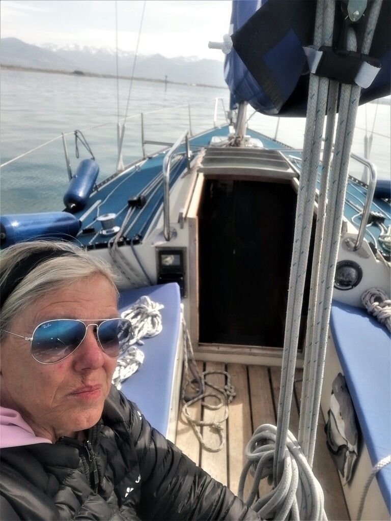 Im Sommer verbringt Doris Ohneberg viel Zeit auf dem Segelboot.