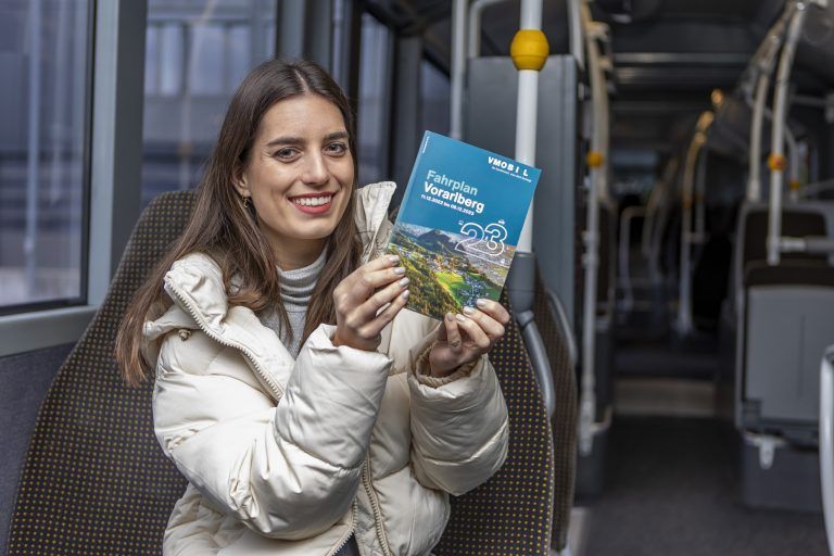 Nina aus Höchst muss sich erst an die neuen Busnummern gewöhnen. <span class="copyright">VN/Paulitsch</span>