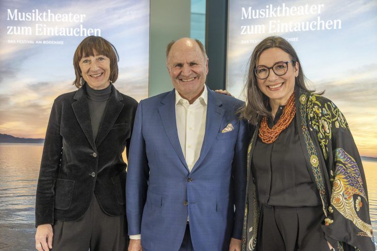 Intendantin Elisabeth Sobotka, Festspielpräsident Hans-Peter Metzler und die designierte Intendantin Lilli Paasikivi. VN/PAULITSCH