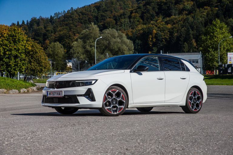 Potzblitz! Der Kompaktklassetyp Opel Astra ist mit seinem frischen Design wieder ein Gesicht in der Menge. VN/steurer