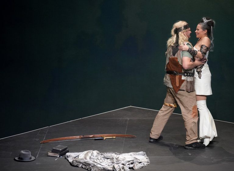 Michael Heim als Siegfried und Peggy Steiner als Brünnhilde in „Siegfried“. Landestheater Niederbayern/Litvai