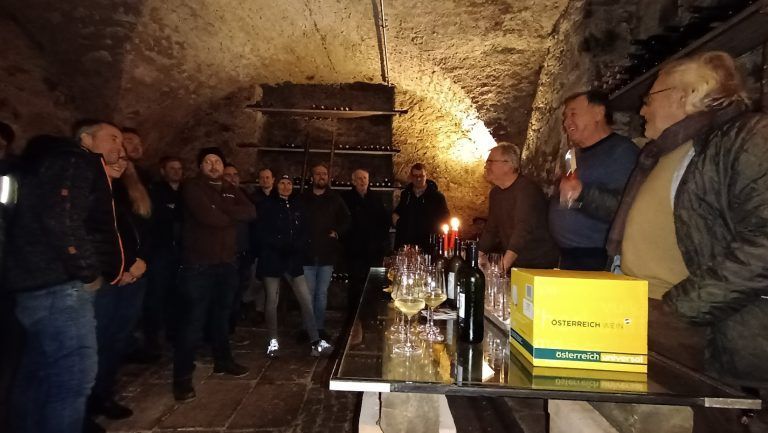 Im Sattler-Hus wurde zu einer Weinverköstigung geladen. 