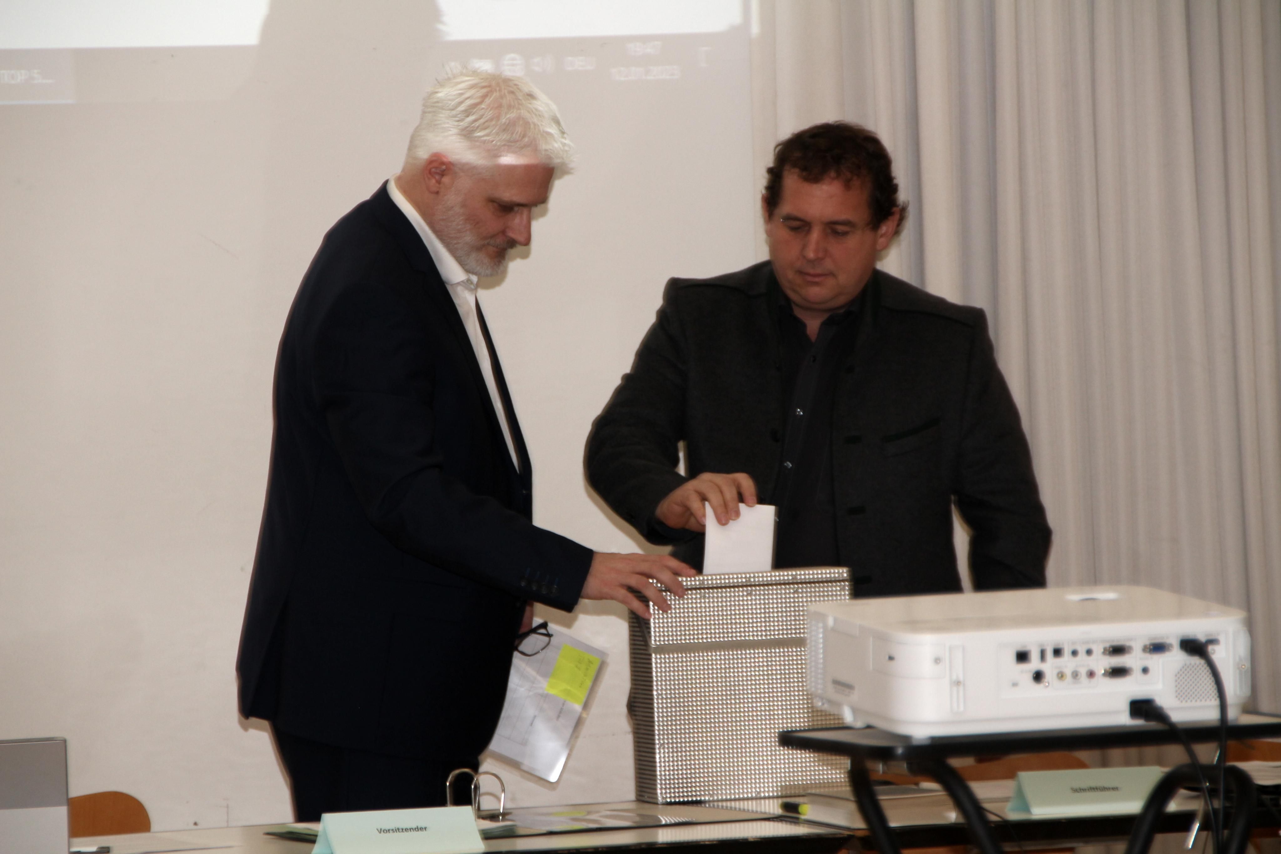 Andreas Dobler bei der Stimmabgabe.