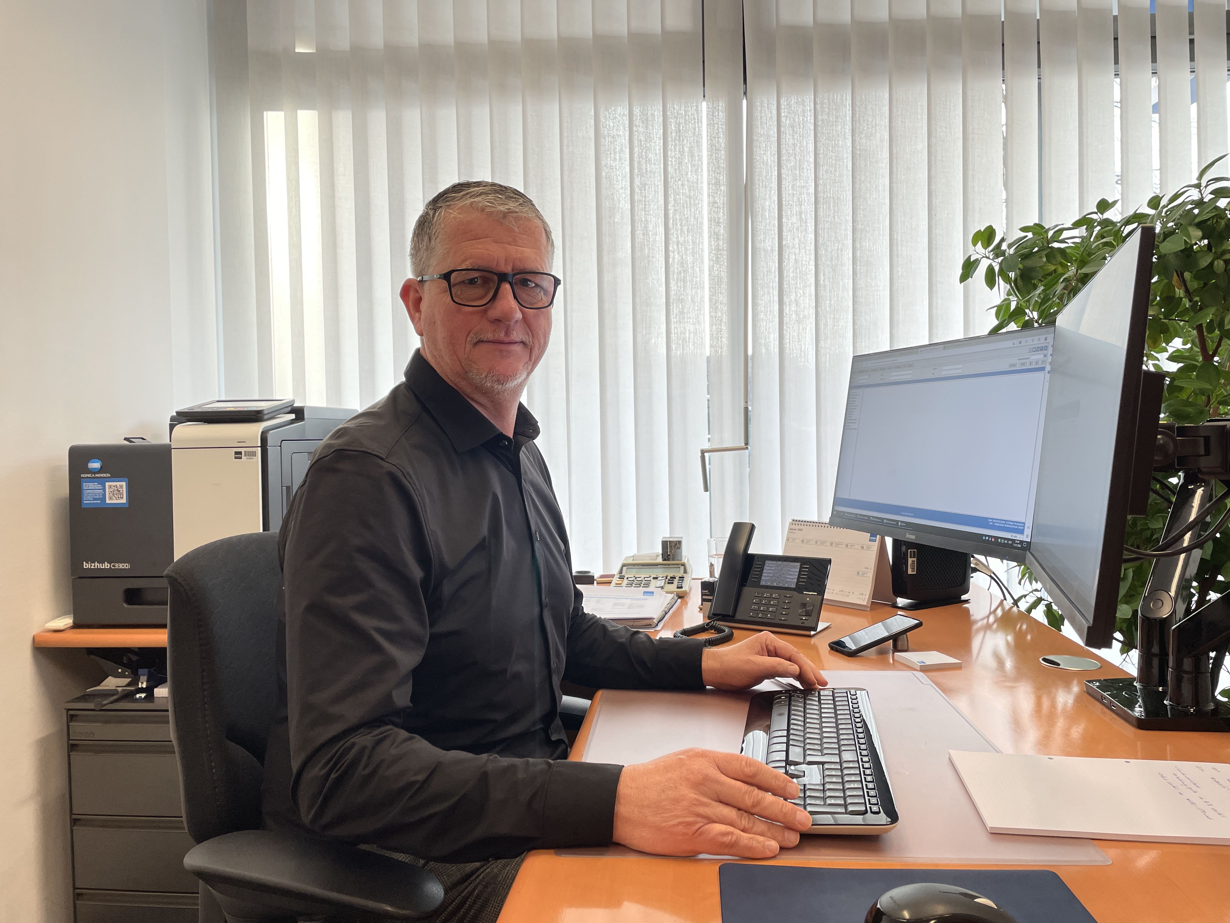 Für Klaus Meusburger, Filialleiter der Hypo Höchst, ist ein Wegfall der Grunderwerbsteuer nicht weitreichend genug.<span class="copyright">VN/HUMMER</span>