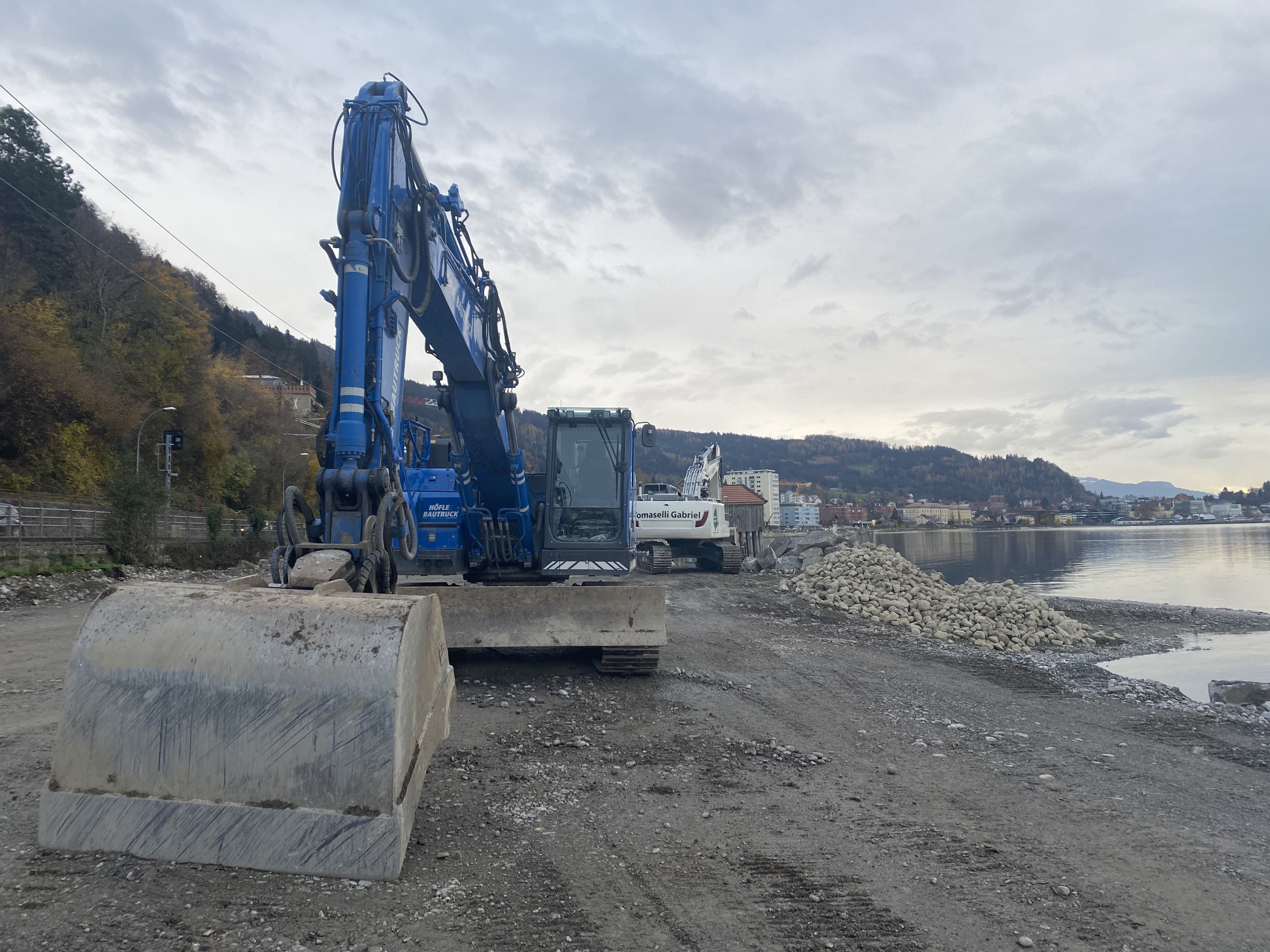 Für die Neugestaltung des rund 900 Meter langen Pipelineabschnitts vom Klausgraben bis zum Lochauer Strandbad werden 9,2 Millionen Euro investiert. 6 Millionen Euro übernehmen Bund und Land. <span class="copyright">VN</span>