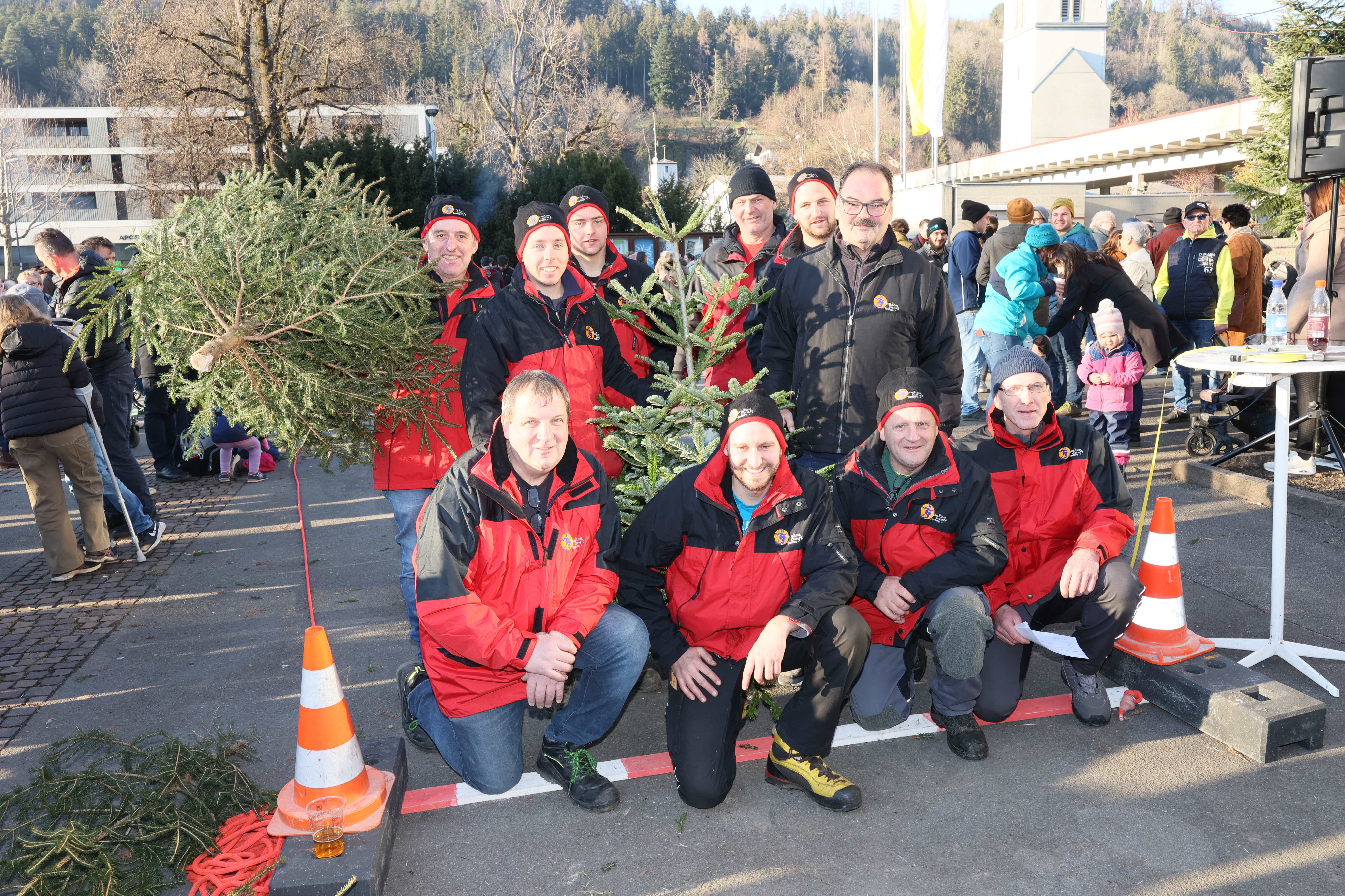 Mitglieder der Funkenzunft Tosters-Dorf mit Ortsvorsteher und Moderator Fredy Himmer. <span class="copyright">AME</span>