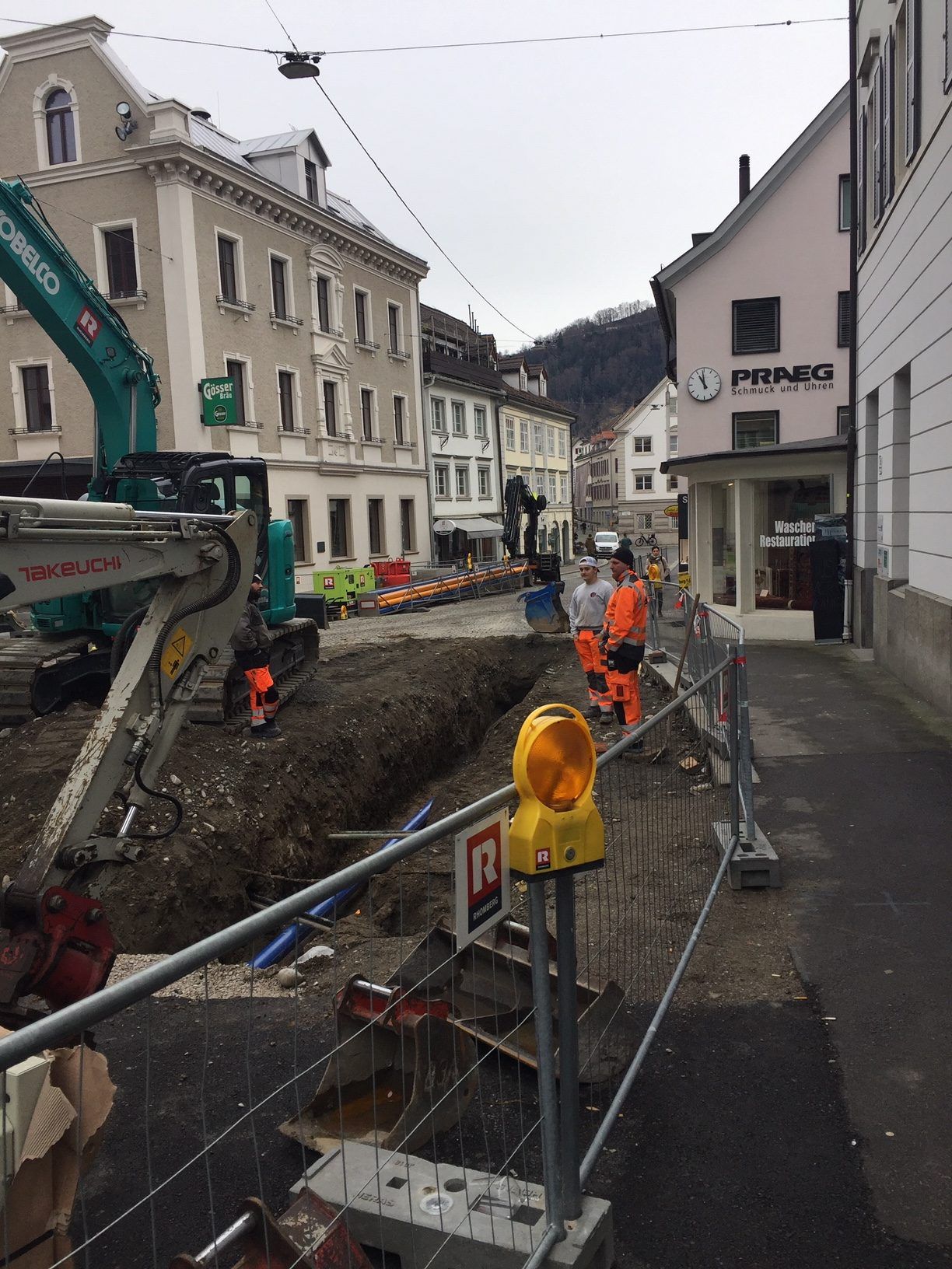 In der Innenstadt läuft die letzte Etappe der Quartiersentwicklung Leutbühel. Die Arbeiten sind mittlerweile in der Anton-Schneider-Straße angekommen. <span class="copyright">VN/GER</span>