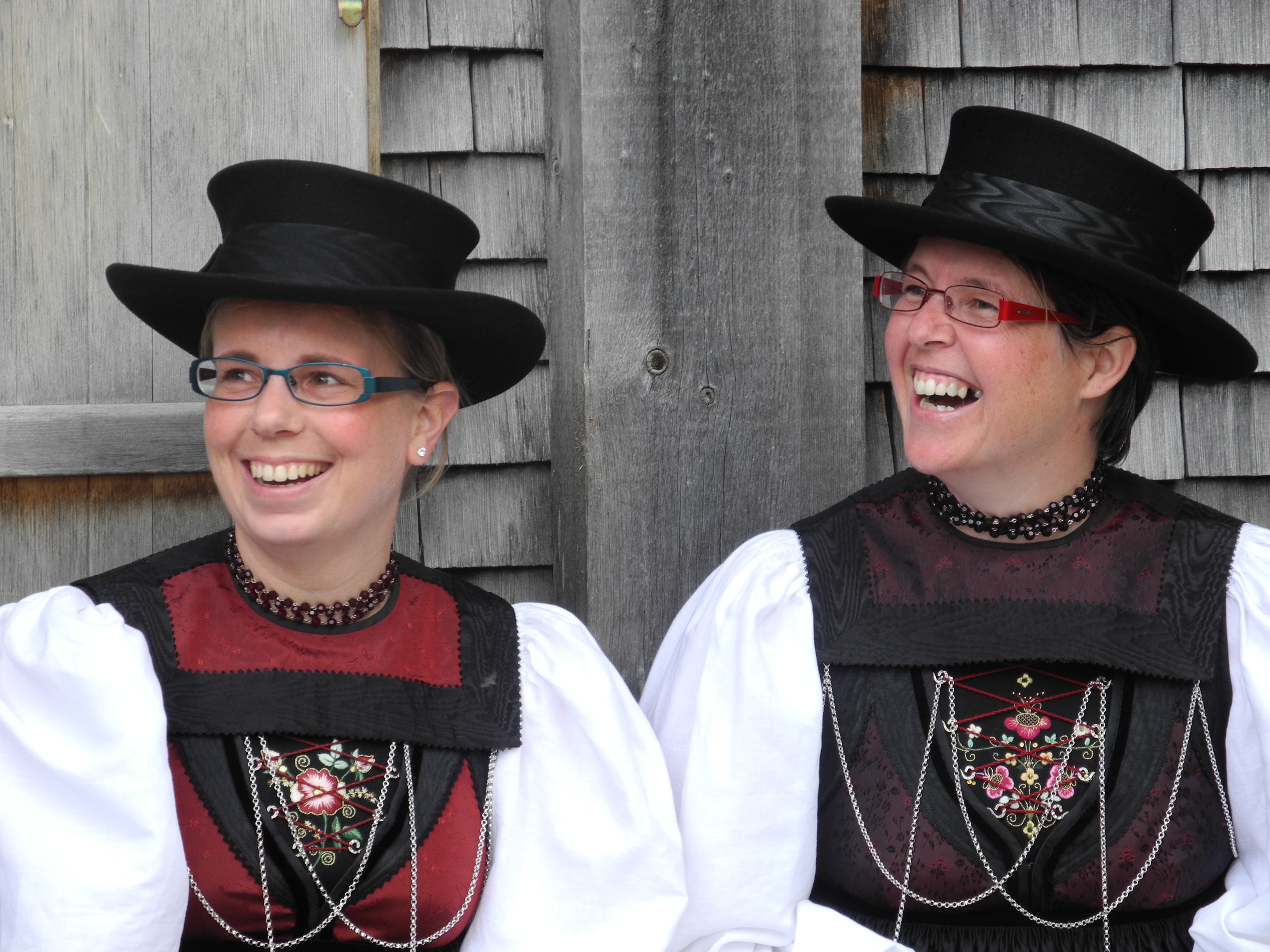 Monika Bischof (Projektleiterin beim Biosphärenpark Großes Walsertal) und Klaudia Büchel verbindet die Freude an Tradition und Brauchtumspflege.