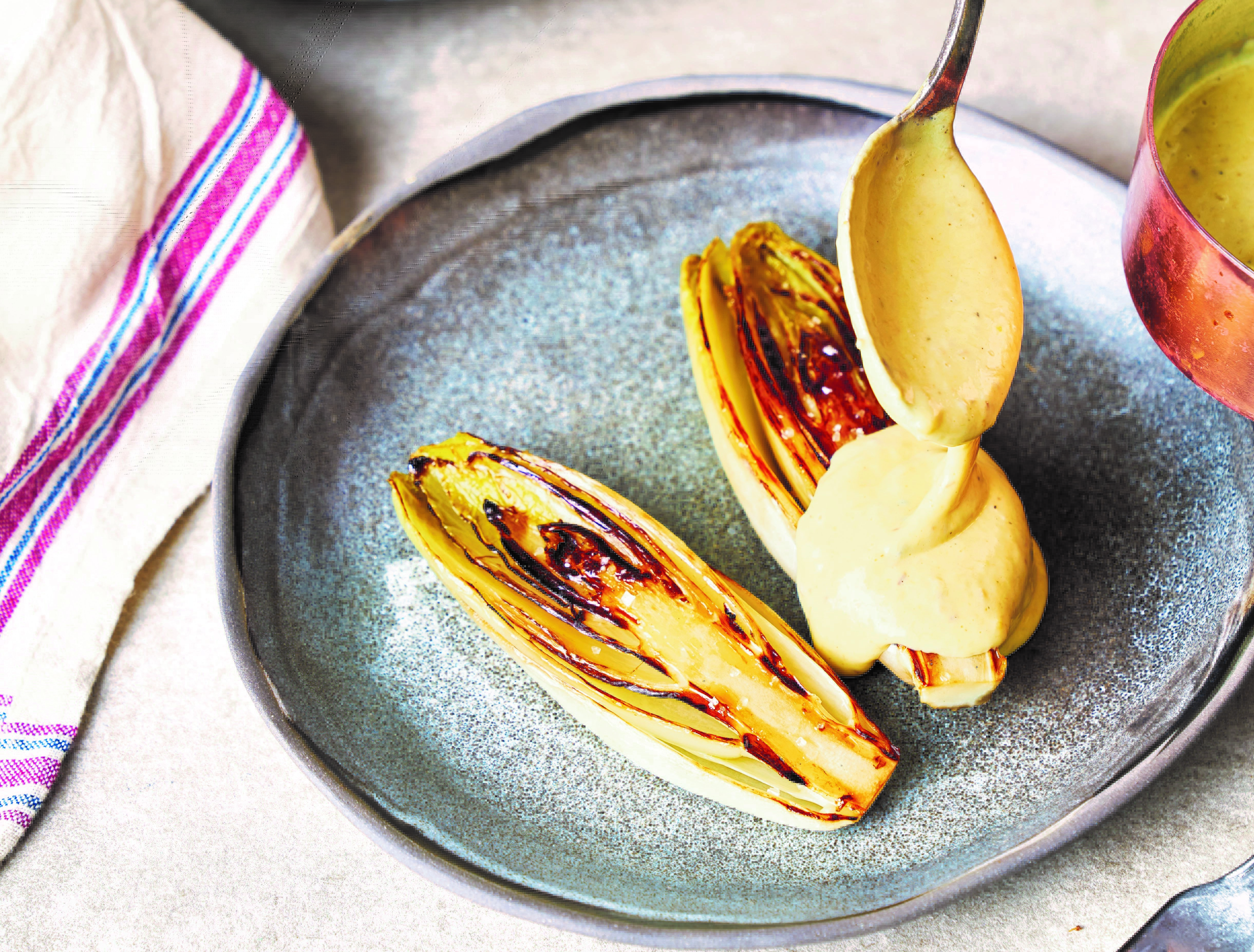 Gebratener Chicoree mit Nuri Hollandaise.