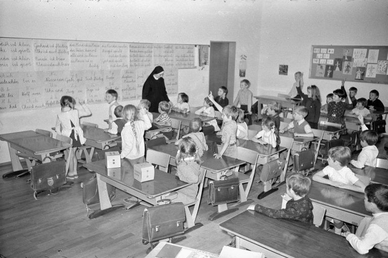 In der Volksschule wurden auch Knaben unterrichtet. Diese waren allerdings nicht im Internat.