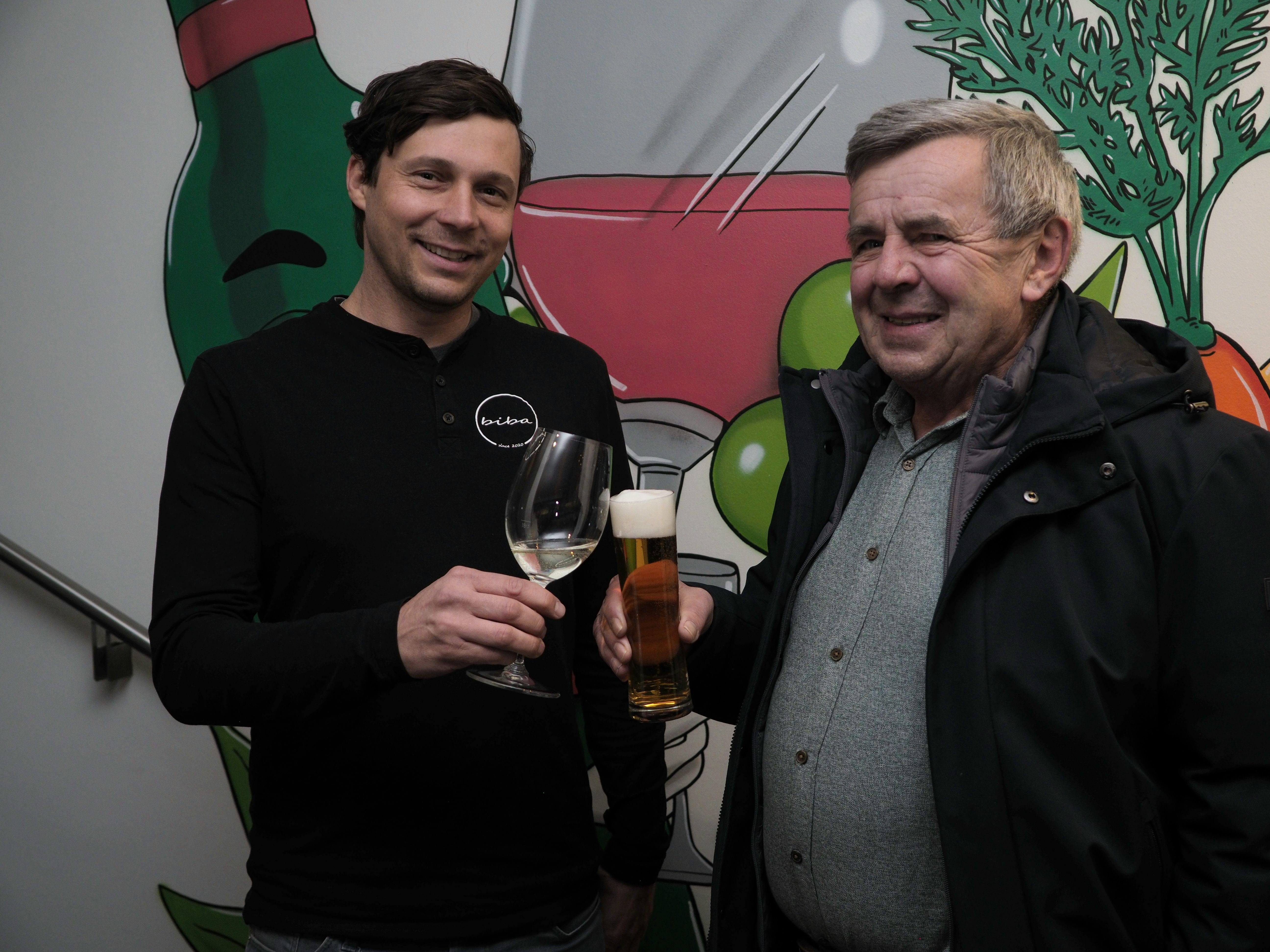 Im Gespräch: Weinhändler Michael Bachner (biba) und Brauerei-Frastanz-Obmann Lothar Gallaun.