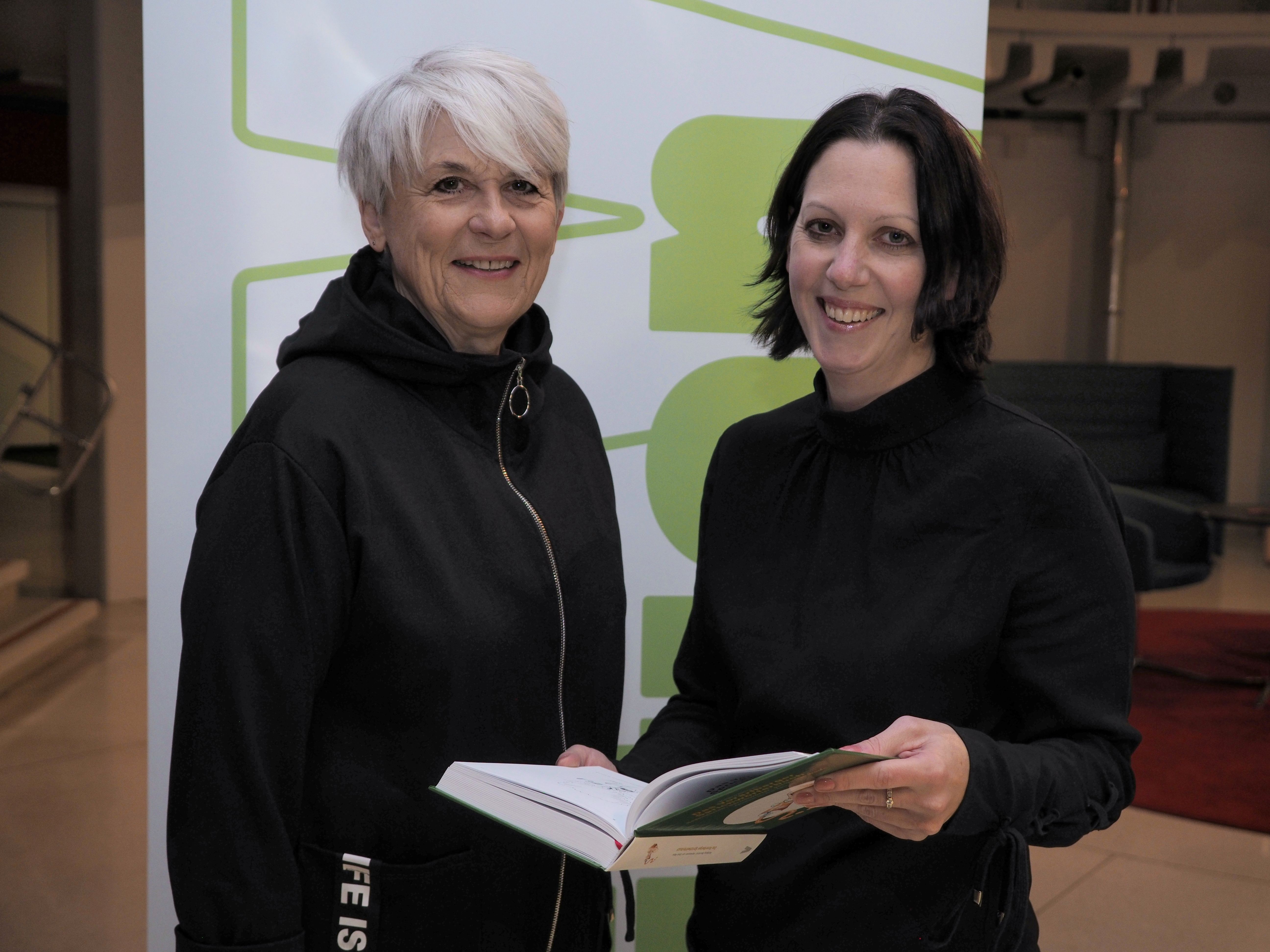VN-Kolumnistin Lisbeth Bischoff und Verlegerin Nina Winkler (edition V).