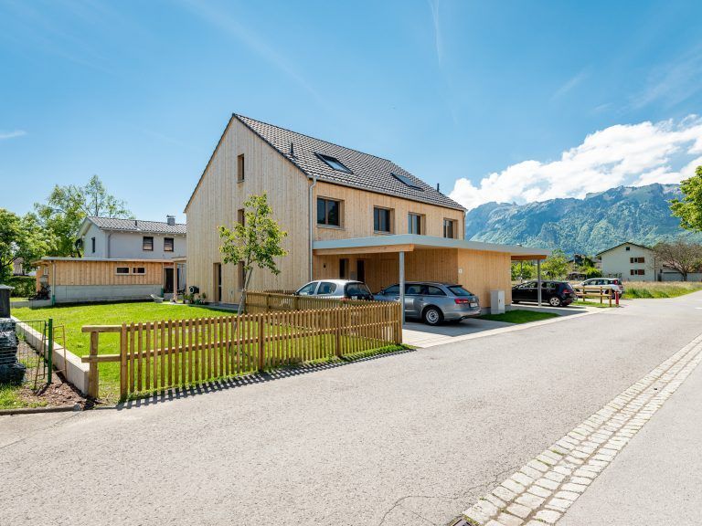 Die Holzbauten von Trimana sind bei Hausbauern beliebt. Fa