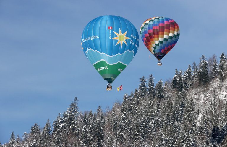 Ballonfahrer nehmen am 43. Internationalen Heißluftballonfestival im in der Schweiz gelegenen Chateau-d'Oex teil. reuters