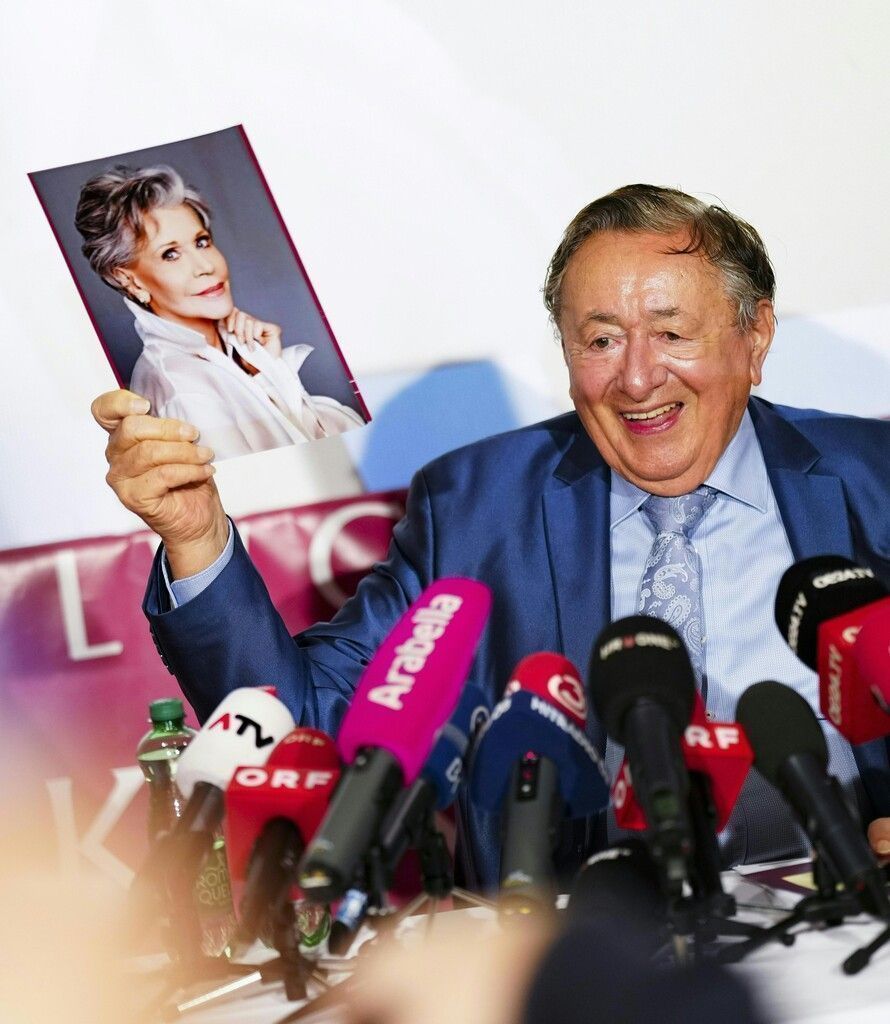 Jane Fonda begleitet Lugner zum Opernball