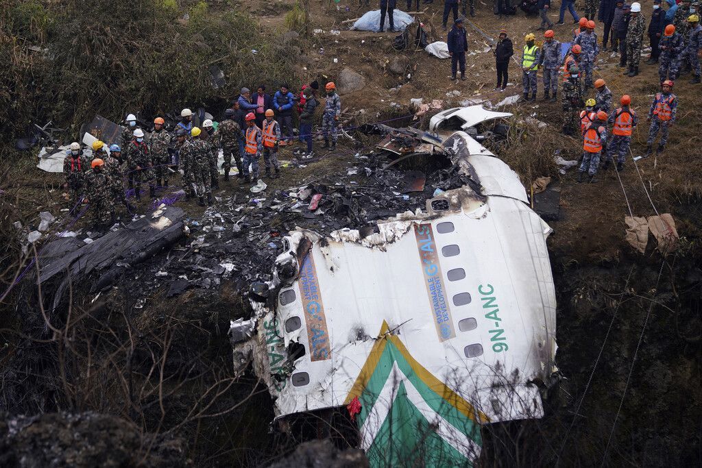Nach Flugzeugabsturz in Nepal wird  Blackbox ausgewertet