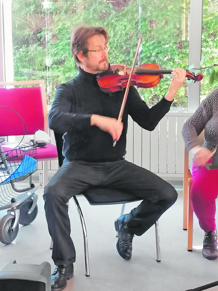 Christian spielt seit seinem neunten Lebensjahr Geige. Er gehört dem Lustenauer Kammerorchester an.