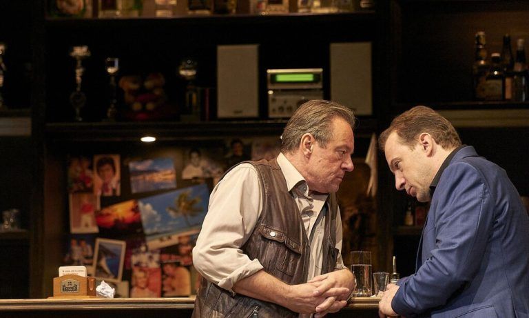 Das Burgtheater setzt ein Stück mit Teichtmeister in der Hauptrolle ab. burgtheater